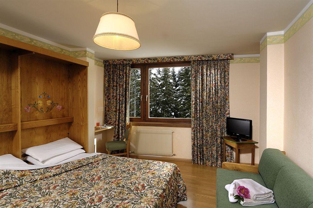 Carlo Magno Hotel Spa Resort Madonna Exteriör bild