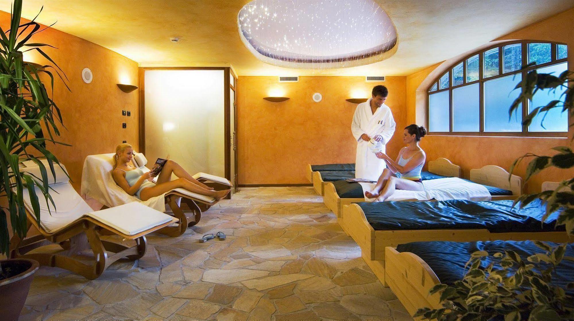 Carlo Magno Hotel Spa Resort Madonna Exteriör bild