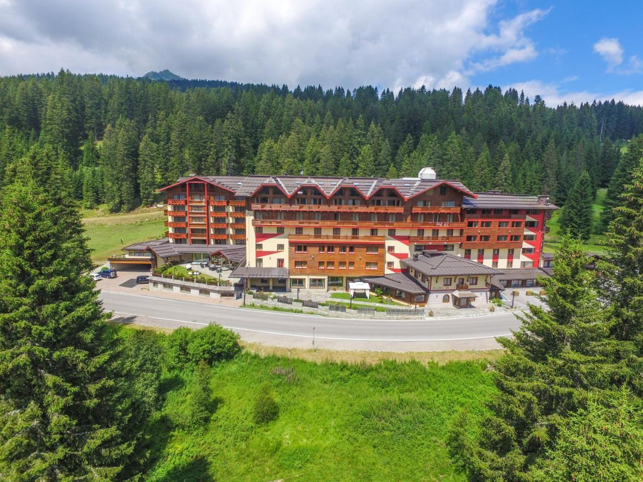 Carlo Magno Hotel Spa Resort Madonna Exteriör bild