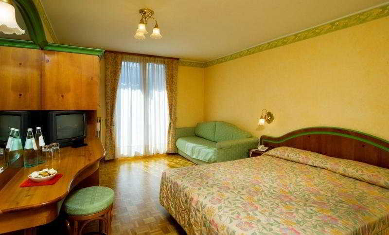 Carlo Magno Hotel Spa Resort Madonna Exteriör bild